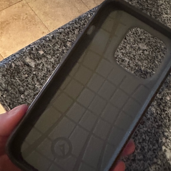 iPhone 14 pro sturdy case - Picture 2 of 2